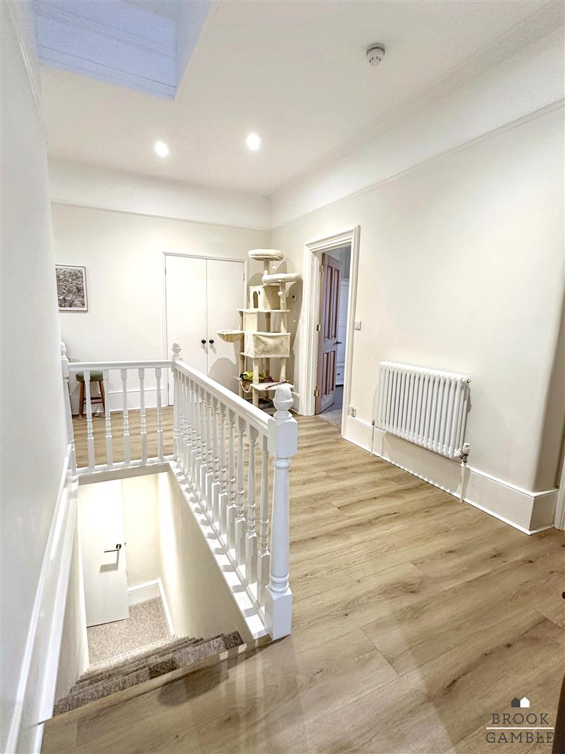 3 Bedroom Flat - Garden. Arlington Road in Eastbourne,  29